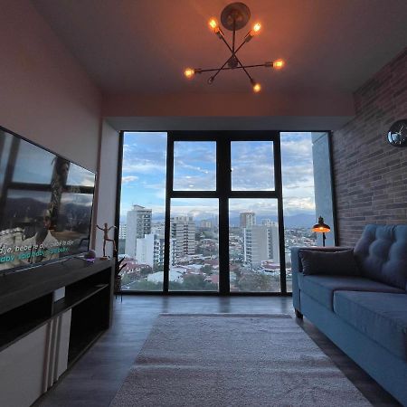 Cosmopolitan Apt 1407, 5 Star Facilities, 15M Sjo Airport, Parking, Pool, Gym 산호세 외부 사진