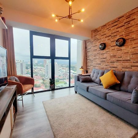 Cosmopolitan Apt 1407, 5 Star Facilities, 15M Sjo Airport, Parking, Pool, Gym 산호세 외부 사진