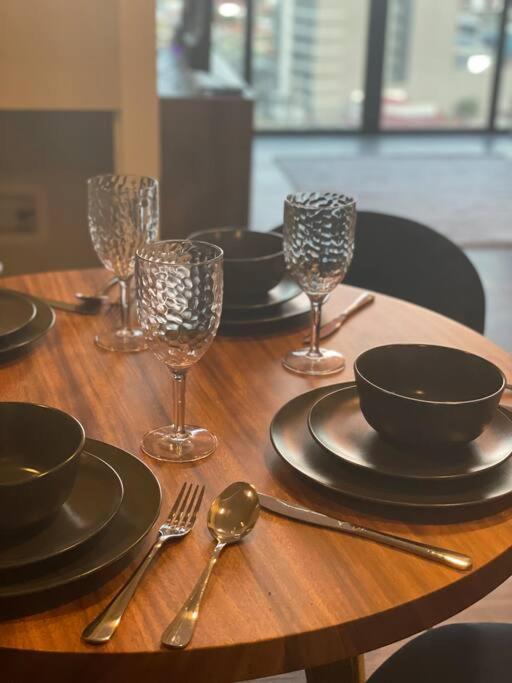 Cosmopolitan Apt 1407, 5 Star Facilities, 15M Sjo Airport, Parking, Pool, Gym 산호세 외부 사진