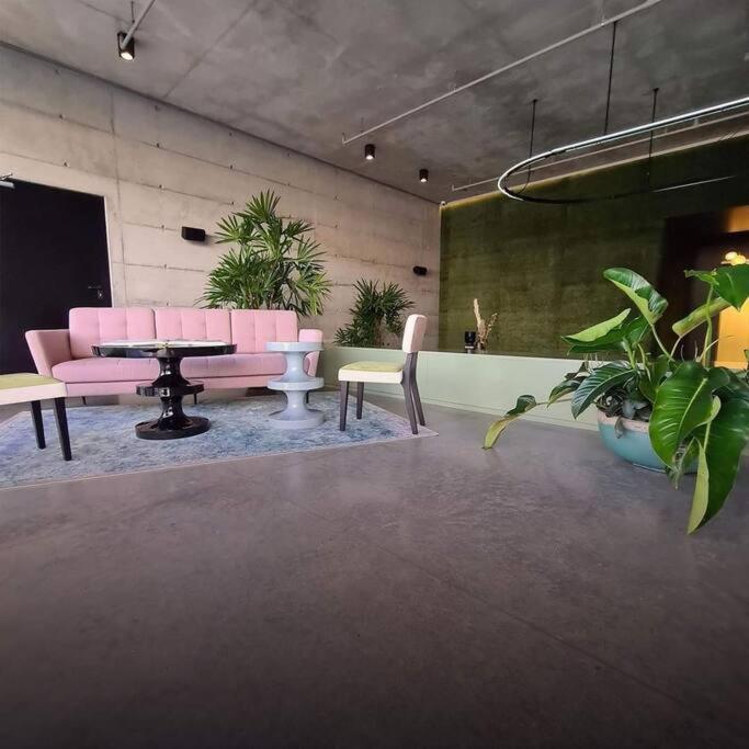 Cosmopolitan Apt 1407, 5 Star Facilities, 15M Sjo Airport, Parking, Pool, Gym 산호세 외부 사진