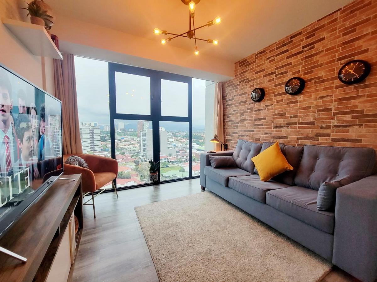 Cosmopolitan Apt 1407, 5 Star Facilities, 15M Sjo Airport, Parking, Pool, Gym 산호세 외부 사진
