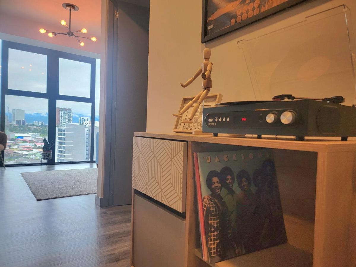 Cosmopolitan Apt 1407, 5 Star Facilities, 15M Sjo Airport, Parking, Pool, Gym 산호세 외부 사진